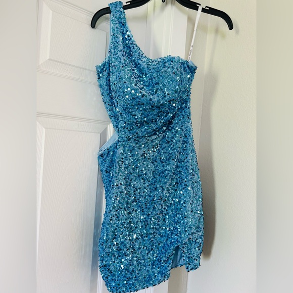 Light Blue Sequin Dress • Size 4
*Bridal Boutique* - Picture 6 of 9